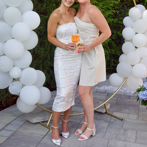 Jennifer dress in White - perfect condition dry cleaned - Picture 4 of 6